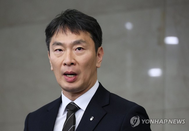 은행지주 이사회 의장 간담회 백브리핑하는 금감원장